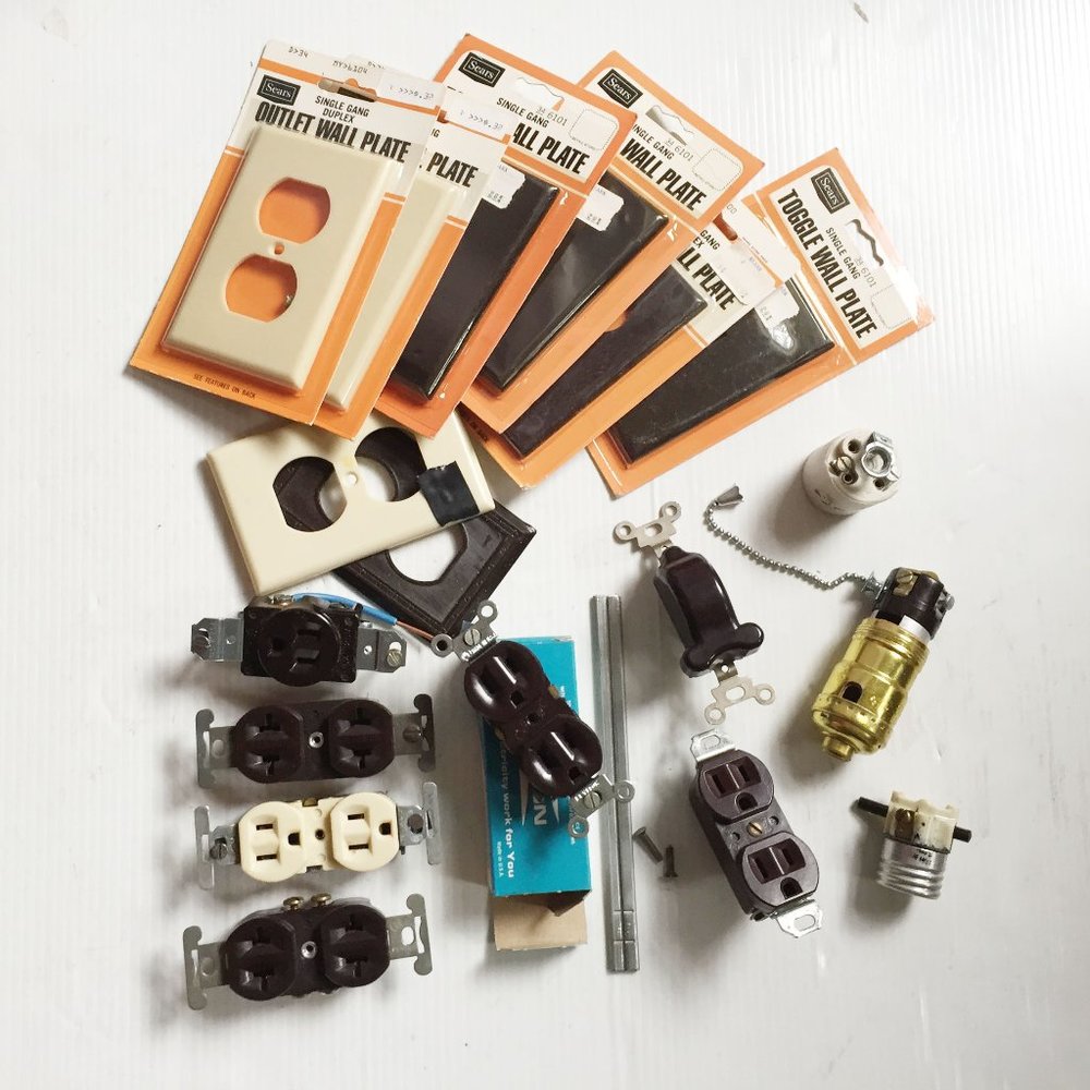 Mixed Lot of Duplex Receptacles & Others (New & Old)